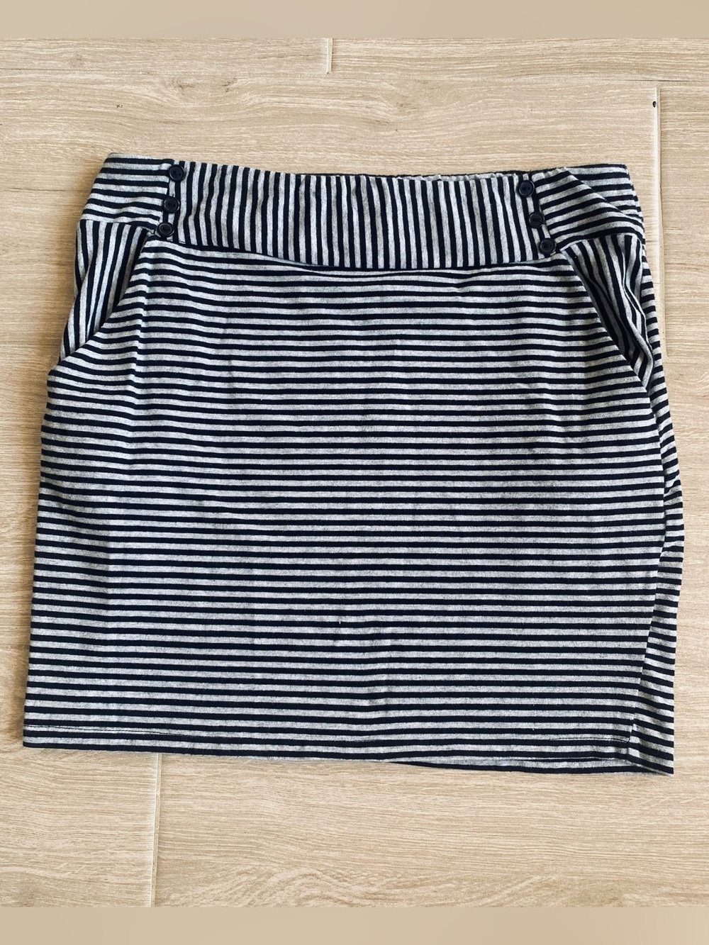 Xhilaration Women M Black Gray Striped Mini Skirt Elastic Waist Pocket Casual